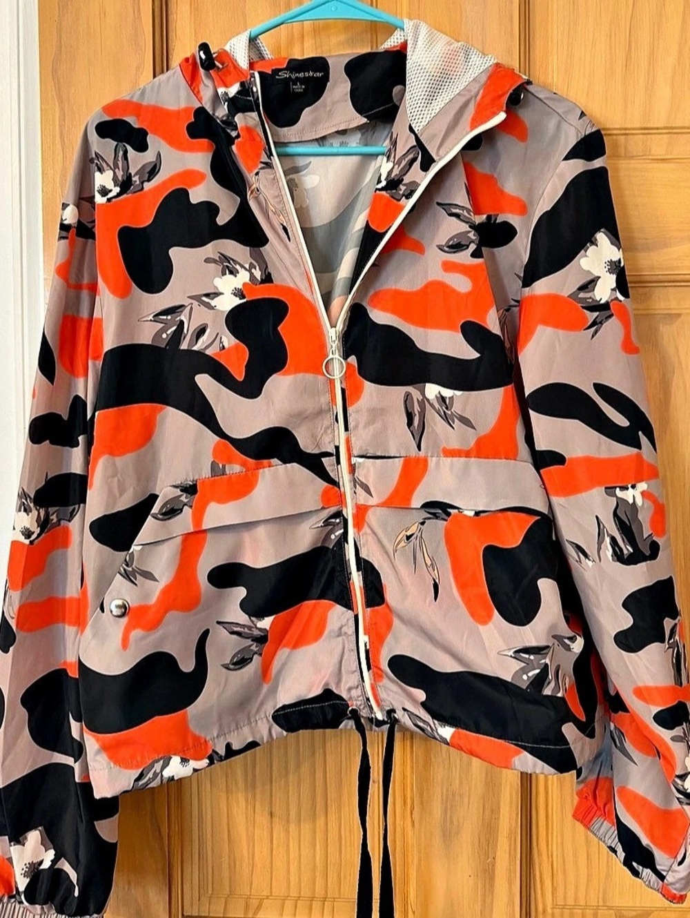 Smashbox Women's Camo Hooded Jacket in Orange & Black